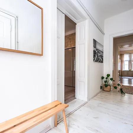 Cozy With 2 Bedrooms In New Town *