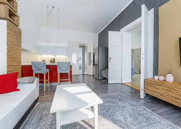 Cozy With 2 Bedrooms In New Town