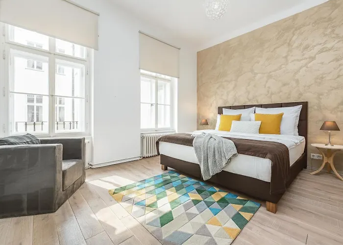 Cozy With 2 Bedrooms In New Town * Praha