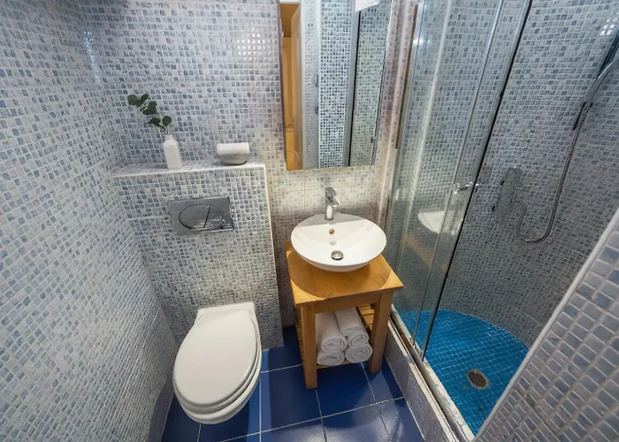 Cozy With 2 Bedrooms In New Town