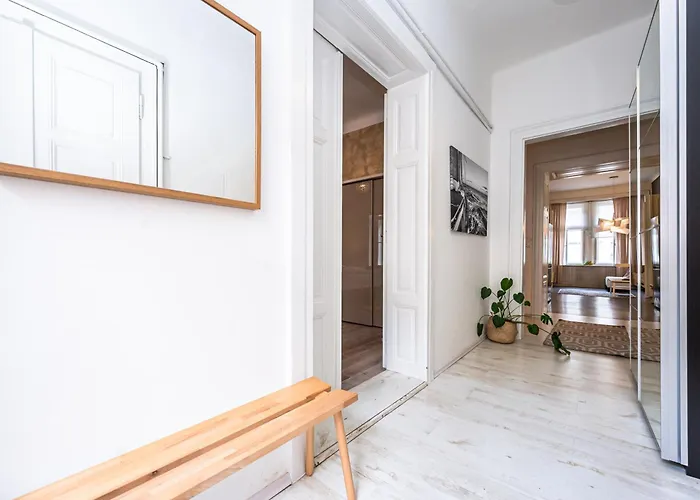 Cozy With 2 Bedrooms In New Town *