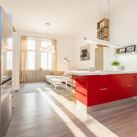 Cozy With 2 Bedrooms In New Town Prag