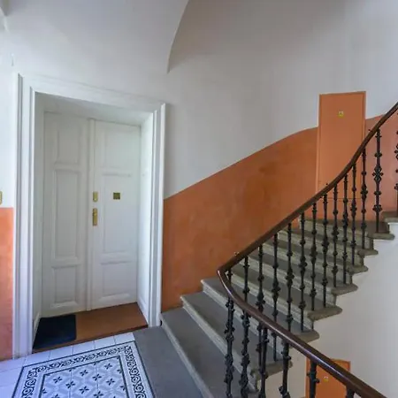 Lejlighed Cozy With 2 Bedrooms In New Town *